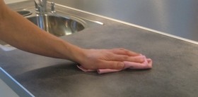 Rengøring af laminatbordplader